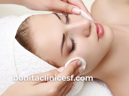 مراحل فیشیال و پاکسازی صورت | کلینیک بنیتا اصفهان