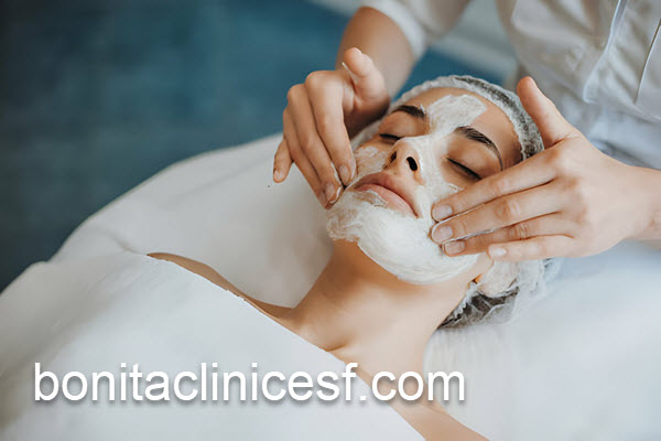 آشنایی با بهترین کلینیک فشیال پوست | کلینیک بنیتا اصفهان