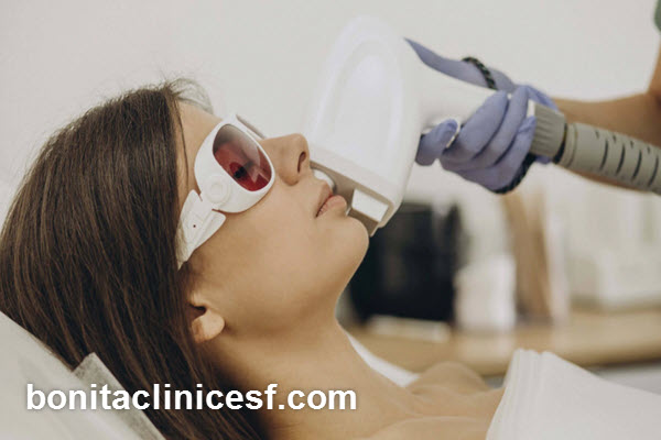 آیا اشعه لیزر ضرر دارد؟ | کلینیک بنیتا اصفهان